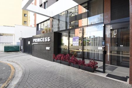 Placa de kitnet/studio para alugar com 1 quarto, 20m² em Mercês, Curitiba