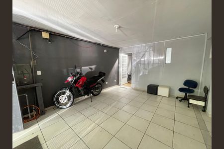 Garagem de casa à venda com 2 quartos, 228m² em Conjunto Residencial Butanta, São Paulo