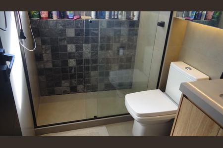 Banheiro de apartamento para alugar com 1 quarto, 65m² em Barra da Tijuca, Rio de Janeiro