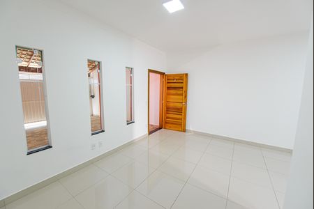 Casa para alugar com 100m², 2 quartos e 2 vagas Casa para alugar com 100m², 2 quartos e 2 vagasSala