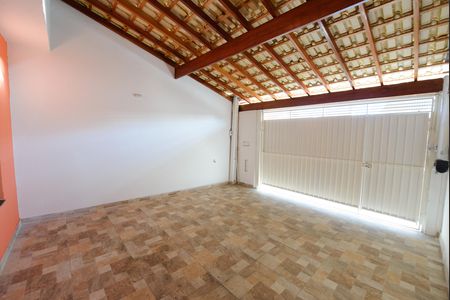 Casa para alugar com 100m², 2 quartos e 2 vagas Casa para alugar com 100m², 2 quartos e 2 vagasGaragem