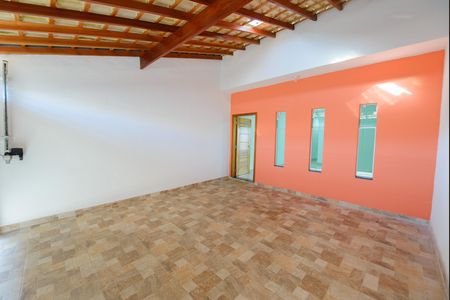 Casa para alugar com 100m², 2 quartos e 2 vagas Casa para alugar com 100m², 2 quartos e 2 vagasGaragem