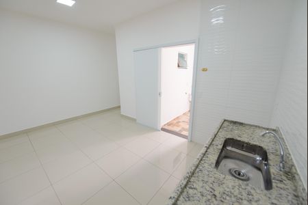 Cozinha de casa para alugar com 2 quartos, 100m² em Piracangaguá, Taubaté
