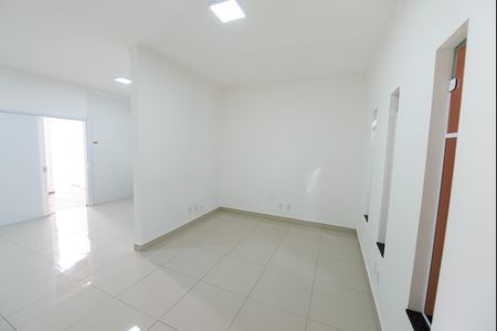 Sala de casa para alugar com 2 quartos, 100m² em Piracangaguá, Taubaté