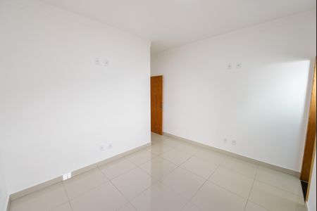 Casa para alugar com 100m², 2 quartos e 2 vagas Casa para alugar com 100m², 2 quartos e 2 vagasSuíte