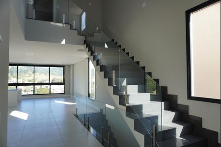 Sala  de casa de condomínio para alugar com 4 quartos, 300m² em Suru, Barueri
