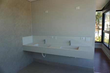 Casa de condomínio para alugar com 300m², 4 quartos e 4 vagasBanheiro da Suíte 3