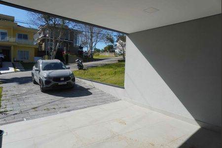 Garagem de casa de condomínio para alugar com 4 quartos, 300m² em Suru, Barueri