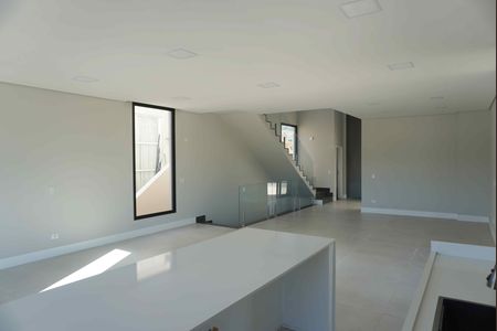 Casa de condomínio para alugar com 300m², 4 quartos e 4 vagasSala