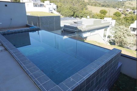 Casa de condomínio para alugar com 300m², 4 quartos e 4 vagasPiscina