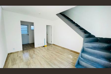 Casa de Condomínio para alugar com 2 quartos, 54m² em Parque Santo Afonso, Cotia