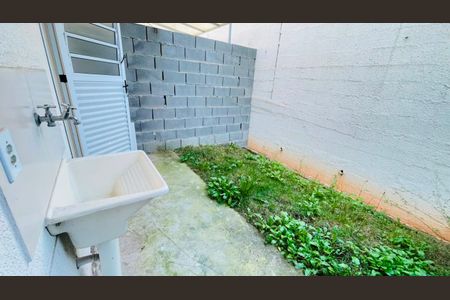Área privativa/ Área de serviço de casa de condomínio para alugar com 2 quartos, 54m² em Parque Santo Afonso, Cotia