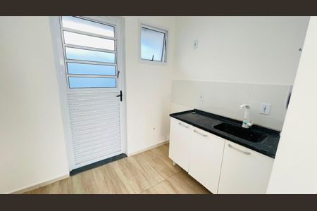 Cozinha de casa de condomínio para alugar com 2 quartos, 54m² em Parque Santo Afonso, Cotia