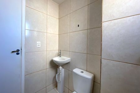 Banheiro de apartamento para alugar com 2 quartos, 46m² em Maria da Conceicao, Contagem