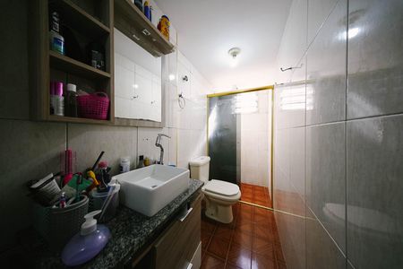 Banheiro de apartamento à venda com 2 quartos, 48m² em Conj. Hab. Padre Manoel da Nobrega, São Paulo