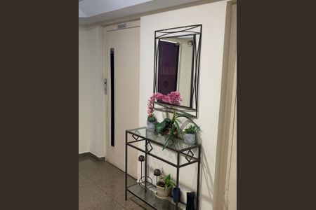 Corredor de apartamento à venda com 2 quartos, 60m² em Vila Paulista, São Paulo