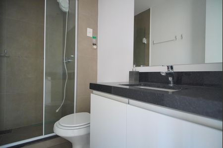 Banheiro de kitnet/studio para alugar com 1 quarto, 69m² em Auxiliadora, Porto Alegre