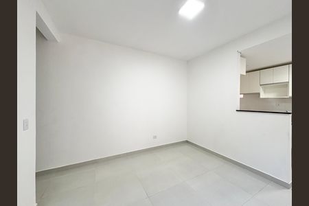 Sala de casa de condomínio para alugar com 2 quartos, 80m² em Jardim Mangalot, São Paulo
