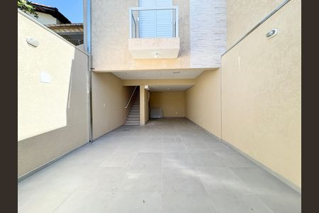 Garagem de casa de condomínio para alugar com 2 quartos, 80m² em Jardim Mangalot, São Paulo