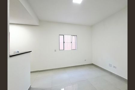 Sala de casa de condomínio para alugar com 2 quartos, 80m² em Jardim Mangalot, São Paulo