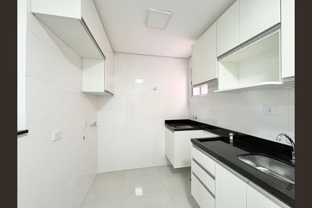 Cozinha e Área de Serviço de casa de condomínio para alugar com 2 quartos, 80m² em Jardim Mangalot, São Paulo