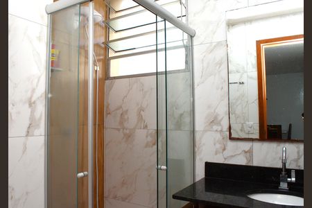 Banheiro de apartamento à venda com 2 quartos, 47m² em Pousada Santo Antonio, Belo Horizonte