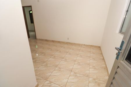 Casa para alugar com 60m², 1 quarto e sem vaga