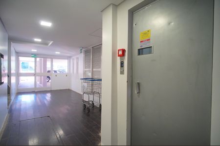 Hall de entrada de apartamento à venda com 1 quarto, 49m² em Centro, São Leopoldo