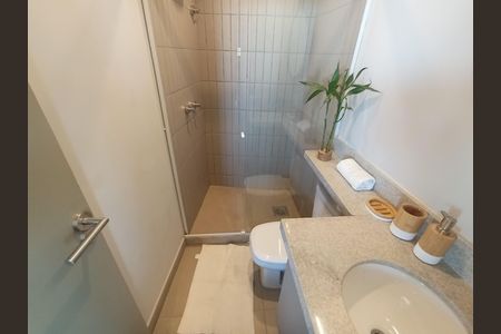 Banheiro de kitnet/studio para alugar com 1 quarto, 42m² em Barra da Tijuca, Rio de Janeiro