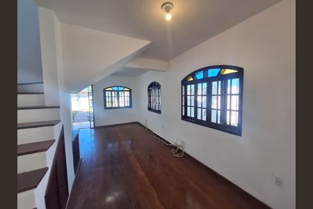 Sala de casa para alugar com 6 quartos, 400m² em Piratininga, Niterói
