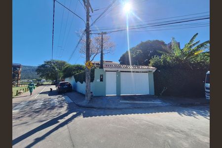 Casa para alugar com 6 quartos, 400m² em Piratininga, Niterói