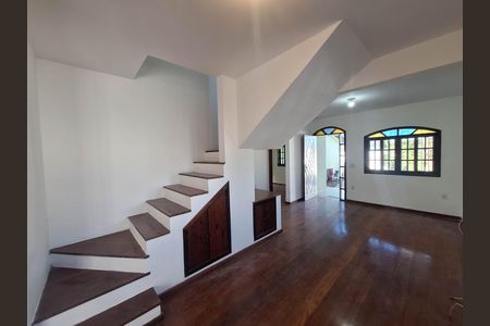 Casa para alugar com 6 quartos, 400m² em Piratininga, Niterói