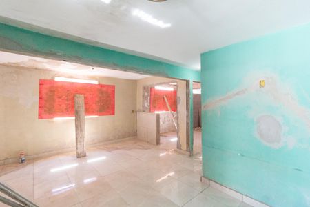 Sala de casa à venda com 3 quartos, 250m² em Metalúrgicos, Osasco