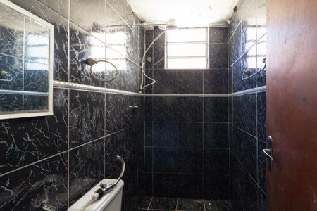 Banheiro de casa à venda com 3 quartos, 250m² em Metalúrgicos, Osasco