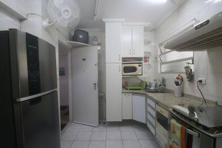 Apartamento para alugar com 90m², 2 quartos e 2 vagas Apartamento para alugar com 90m², 2 quartos e 2 vagasCozinha