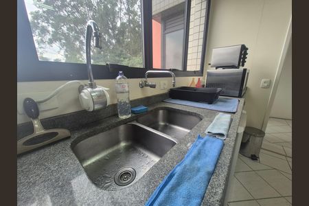 Cozinha - Detalhe de pia de apartamento para alugar com 3 quartos, 140m² em Morumbi, São Paulo