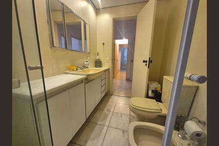 Apartamento para alugar com 140m², 3 quartos e 2 vagas Apartamento para alugar com 140m², 3 quartos e 2 vagasBanheiro Corredor