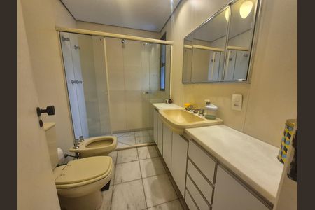 Banheiro Corredor de apartamento para alugar com 3 quartos, 140m² em Morumbi, São Paulo