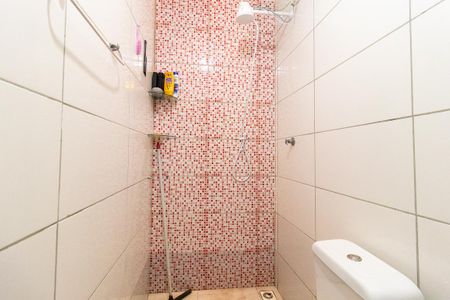 Banheiro Social de casa de condomínio à venda com 2 quartos, 47m² em Campo de Santana, Curitiba
