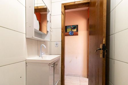 Banheiro Social de casa de condomínio à venda com 2 quartos, 47m² em Campo de Santana, Curitiba