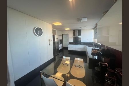 Cozinha de apartamento à venda com 4 quartos, 278m² em Vila da Serra, Nova Lima