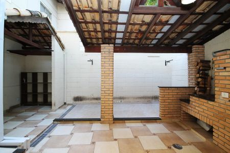 Casa de condomínio para alugar com 110m², 3 quartos e 2 vagas Casa de condomínio para alugar com 110m², 3 quartos e 2 vagasQuintal/ Churrasqueira