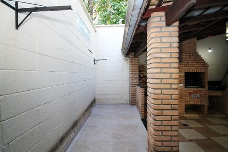 Casa de condomínio para alugar com 110m², 3 quartos e 2 vagas Casa de condomínio para alugar com 110m², 3 quartos e 2 vagasQuintal/ Churrasqueira