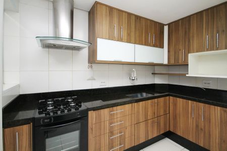 Cozinha de casa de condomínio para alugar com 3 quartos, 110m² em Jardim Passargada I, Cotia
