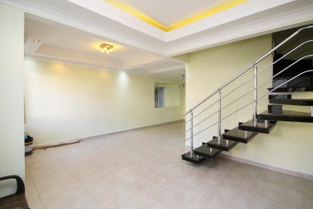 Casa de condomínio para alugar com 110m², 3 quartos e 2 vagas Casa de condomínio para alugar com 110m², 3 quartos e 2 vagasSala de TV
