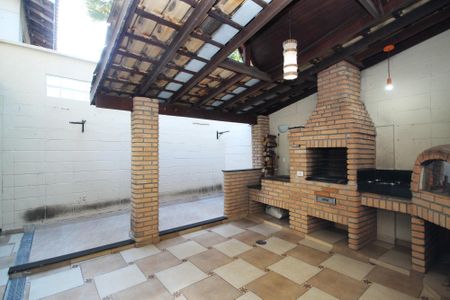 Casa de condomínio para alugar com 110m², 3 quartos e 2 vagas Casa de condomínio para alugar com 110m², 3 quartos e 2 vagasQuintal/ Churrasqueira