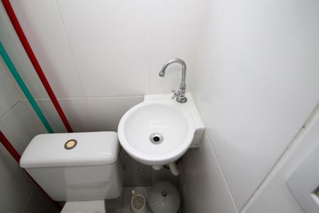Casa de condomínio para alugar com 110m², 3 quartos e 2 vagas Casa de condomínio para alugar com 110m², 3 quartos e 2 vagasBanheiro de Serviço