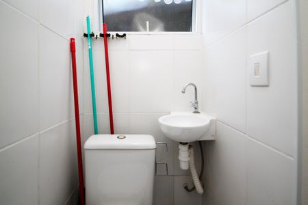 Casa de condomínio para alugar com 110m², 3 quartos e 2 vagas Casa de condomínio para alugar com 110m², 3 quartos e 2 vagasBanheiro de Serviço