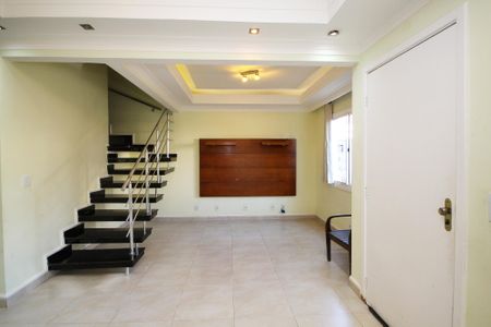Casa de condomínio para alugar com 110m², 3 quartos e 2 vagas Casa de condomínio para alugar com 110m², 3 quartos e 2 vagasSala de TV
