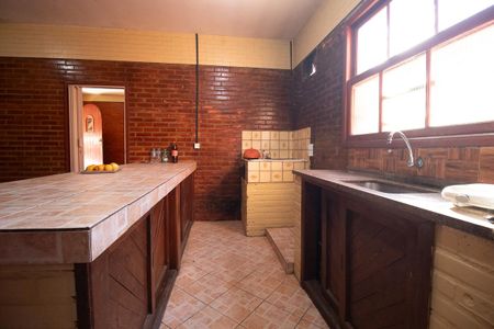 Cozinha de casa para alugar com 6 quartos, 240m² em Guabirotuba, Curitiba